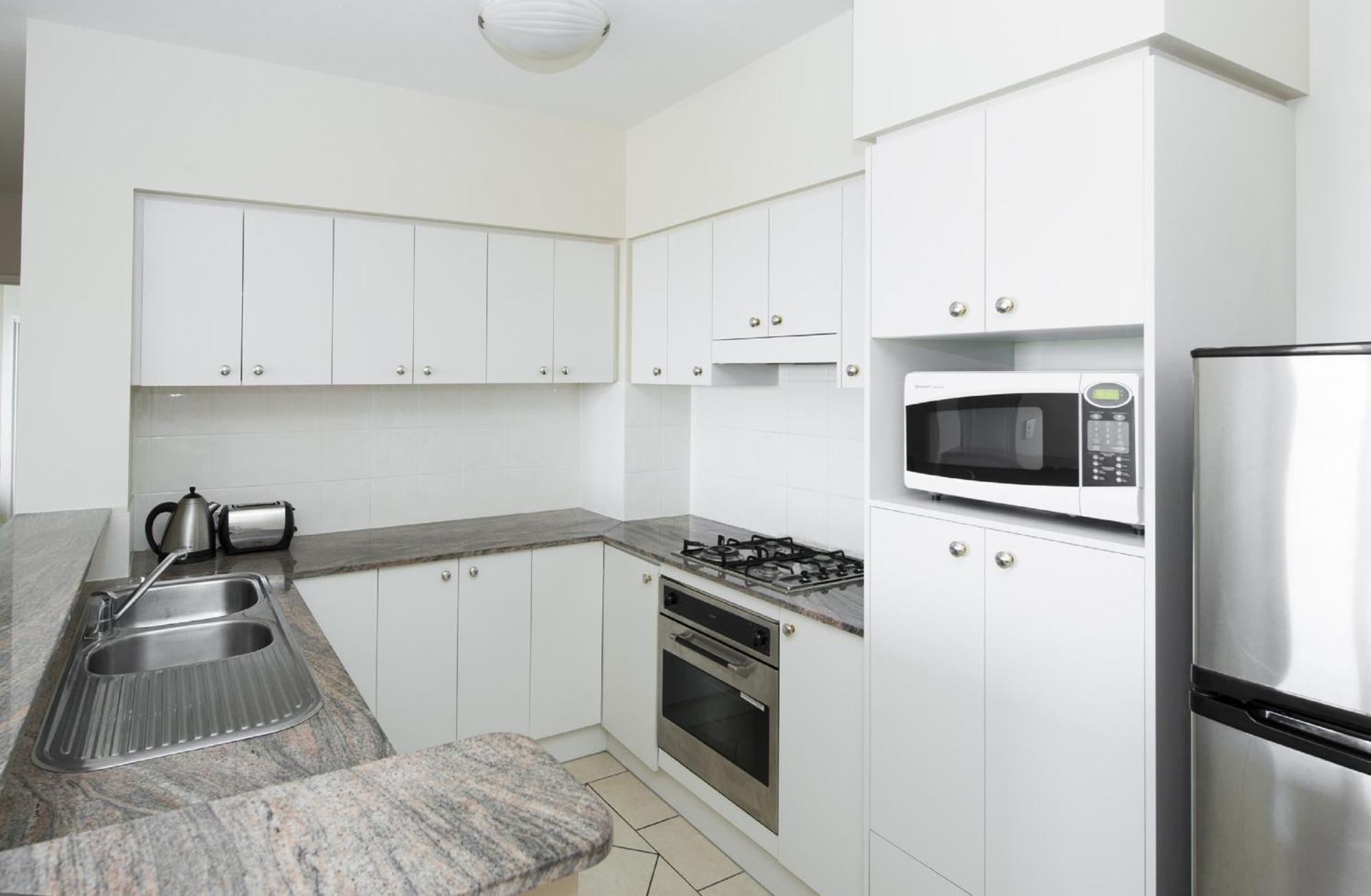 The Oasis Apartments Brisbane Room photo