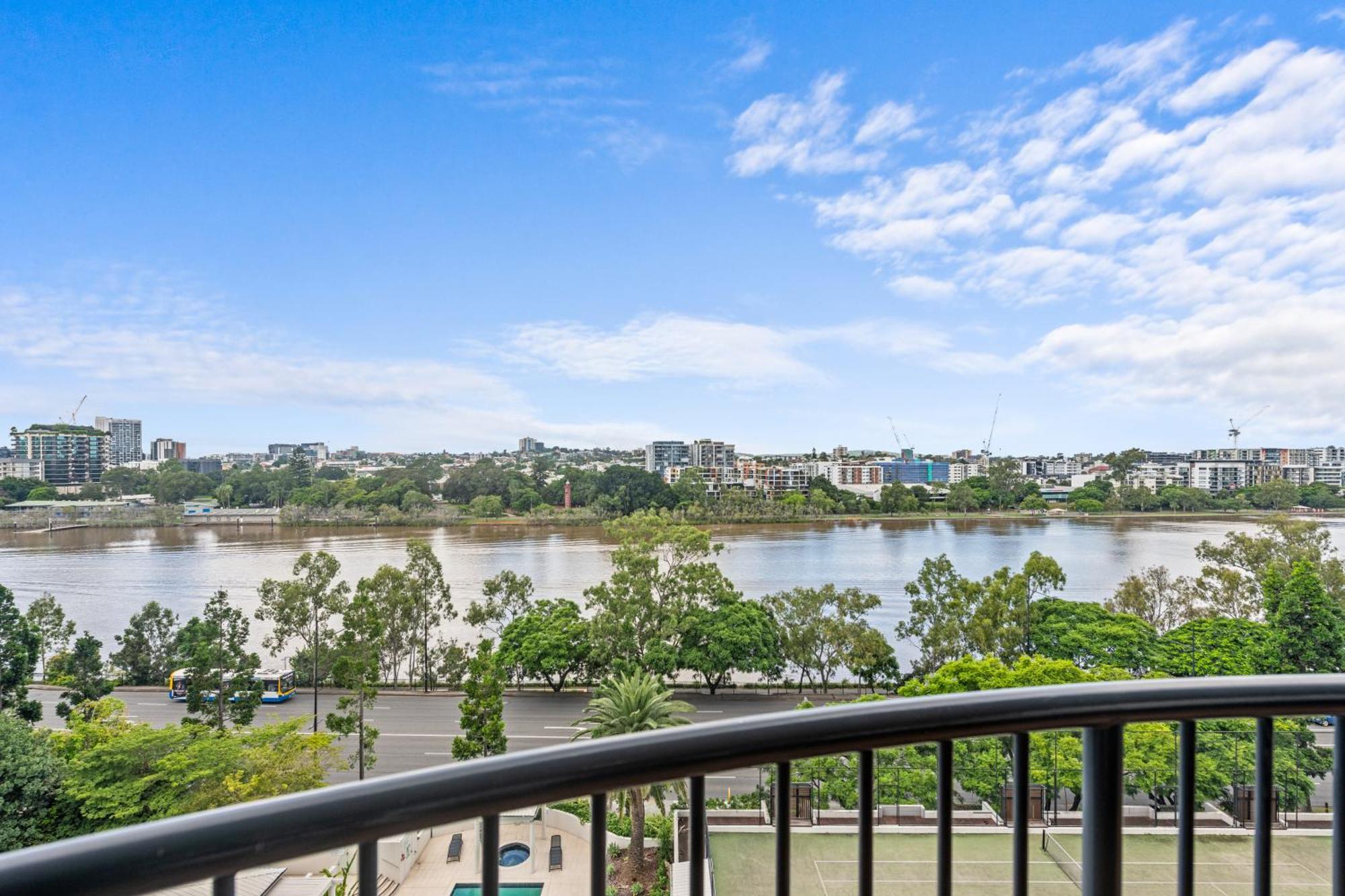The Oasis Apartments Brisbane Exterior photo