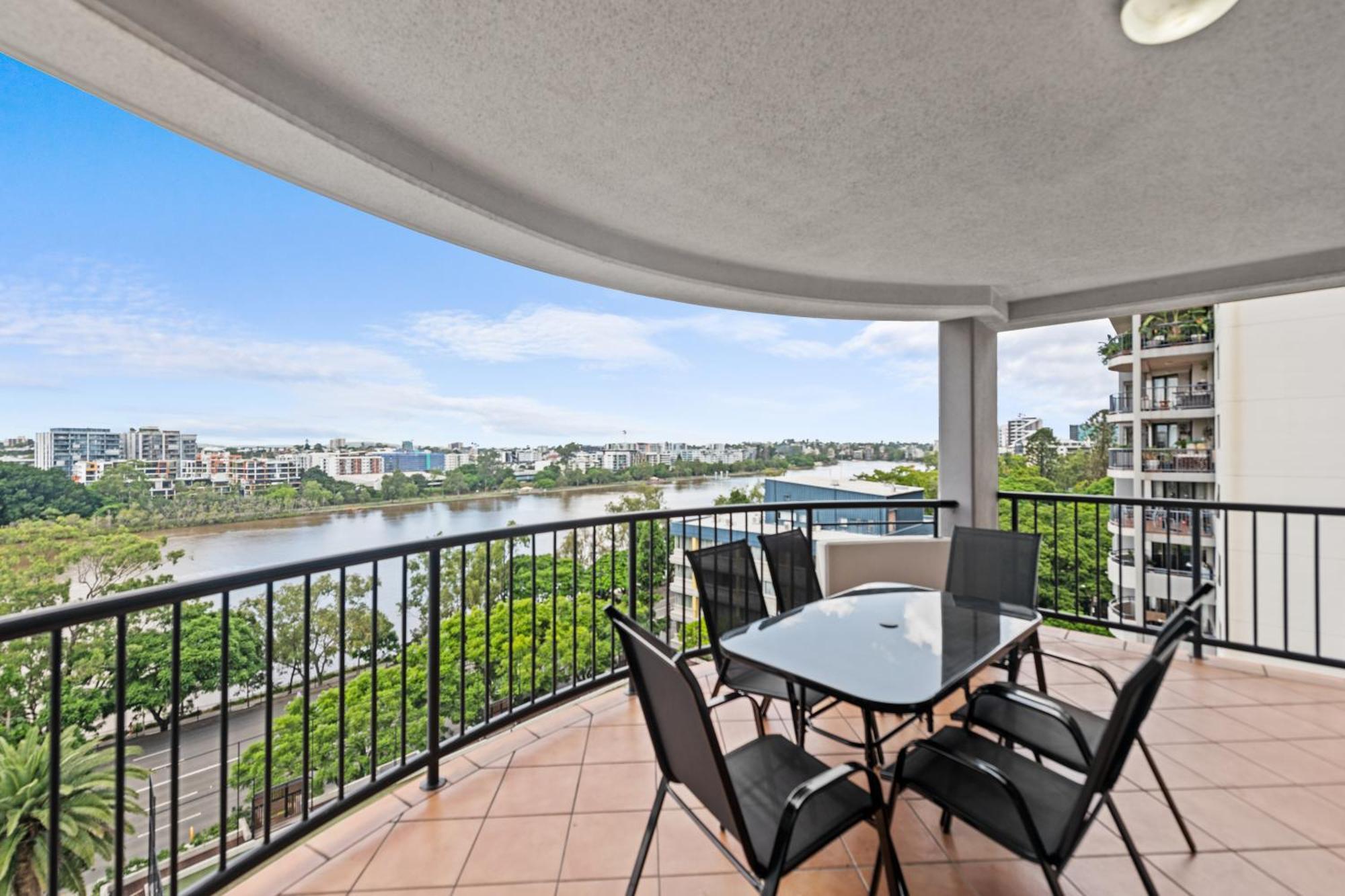 The Oasis Apartments Brisbane Exterior photo