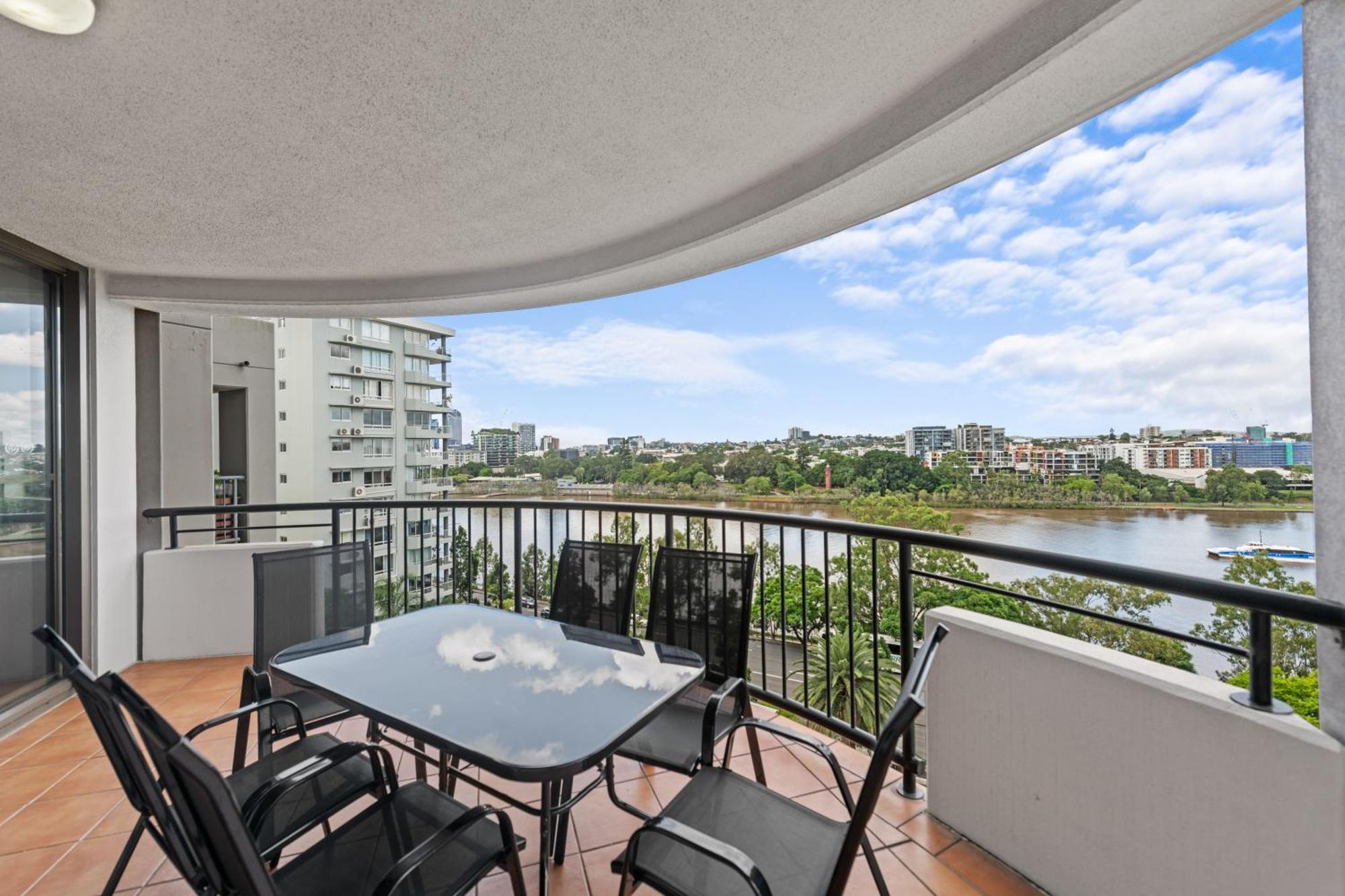 The Oasis Apartments Brisbane Exterior photo