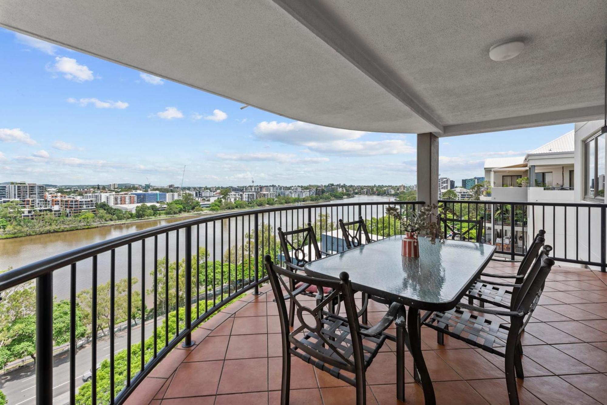 The Oasis Apartments Brisbane Exterior photo