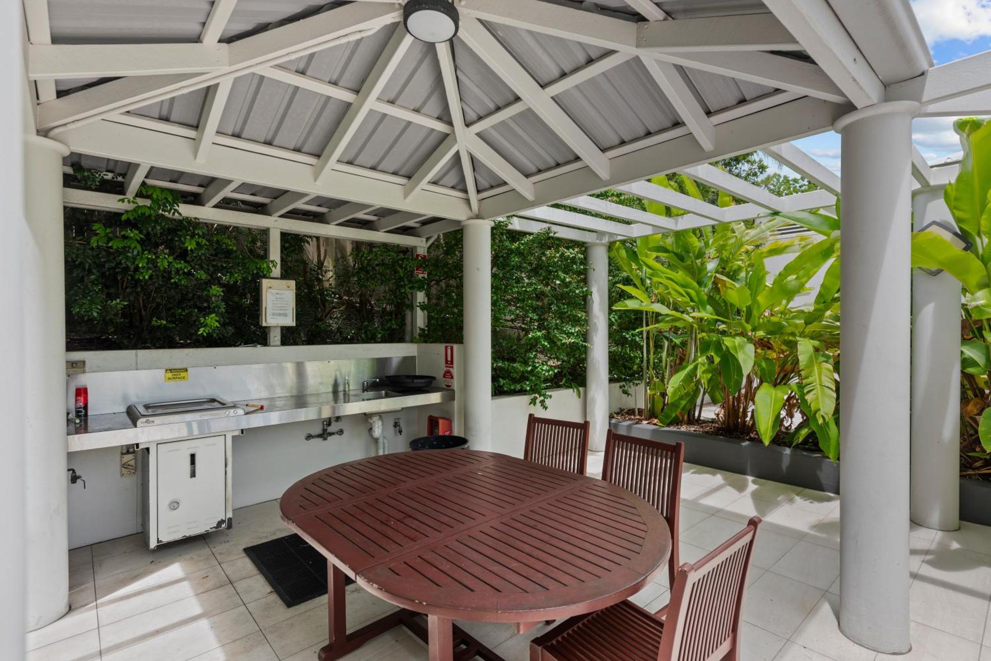 The Oasis Apartments Brisbane Exterior photo