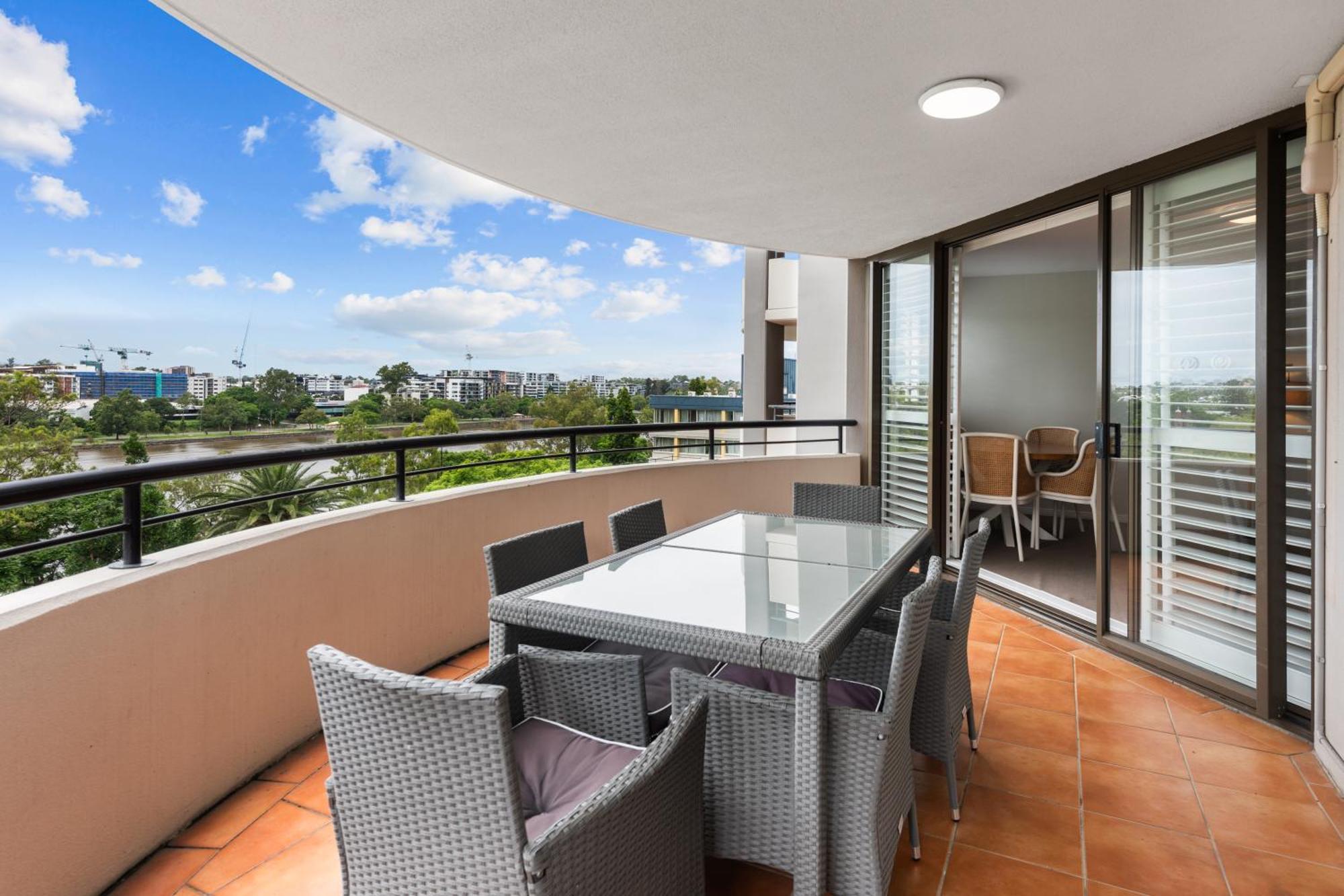 The Oasis Apartments Brisbane Exterior photo